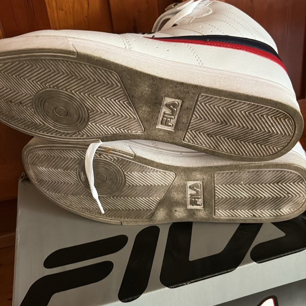 Fila Men's White and Red High-Top Sneakers - Picture 6 of 7
